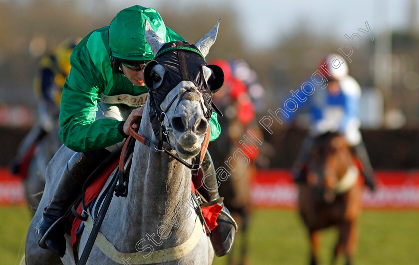 Bad-0001 
 BAD (Ben Jones) wins The Ladbrokes Handicap Chase
Kempton 22 Feb 2025 - Pic Steven Cargill / Racingfotos.com