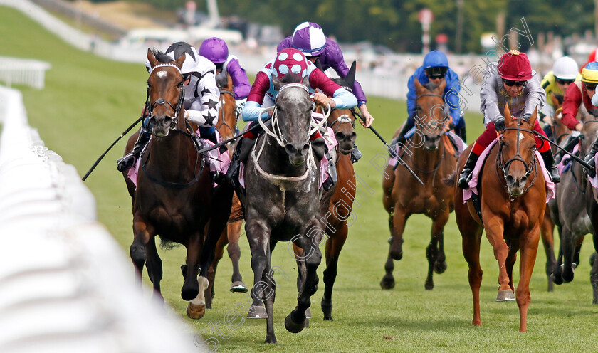 Oscula-0001 
 OSCULA (left, William Buick) beats INTERNATIONALANGEL (centre) in The Whispering Angel Oak Tree Stakes
Goodwood 27 Jul 2022 - Pic Steven Cargill / Racingfotos.com