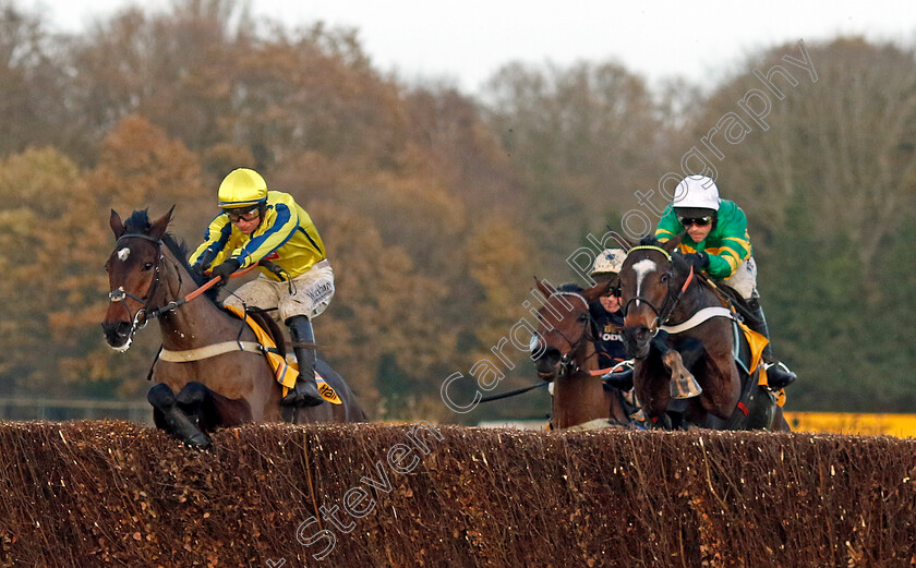 Jonbon-0002 
 JONBON (right, Nico de Boinville) beats HADDEX DES OBEAUX (left) in The Betfair Tingle Creek Chase
Sandown 9 Dec 2023 - Pic Steven Cargill / Racingfotos.com