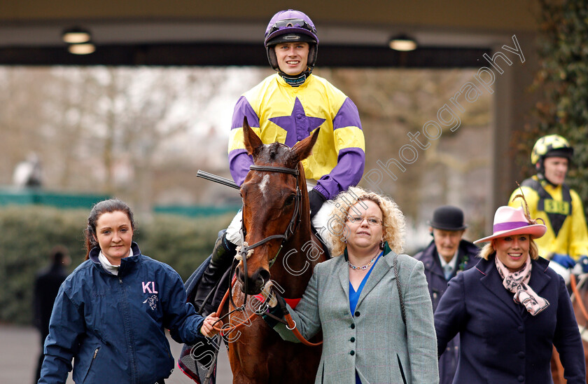 Happy-Diva-0007 
 HAPPY DIVA (Richard Patrick) with trainer Kerry Lee after The Geotech Soil Stabilisation Novices Chase Ascot 25 Mar 2018 - Pic Steven Cargill / Racingfotos.com