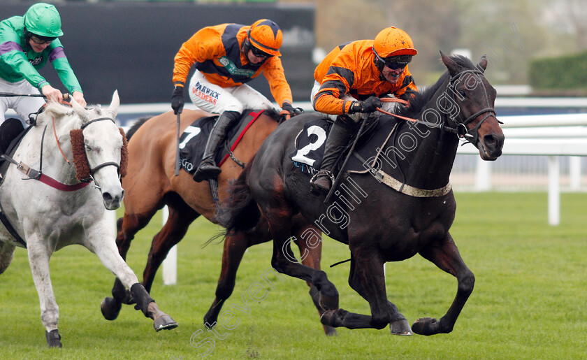 West-Approach-0007 
 WEST APPROACH (Robbie Power) wins The BetVictor Smartcards Handicap Chase
Cheltenham 16 Nov 2019 - Pic Steven Cargill / Racingfotos.com