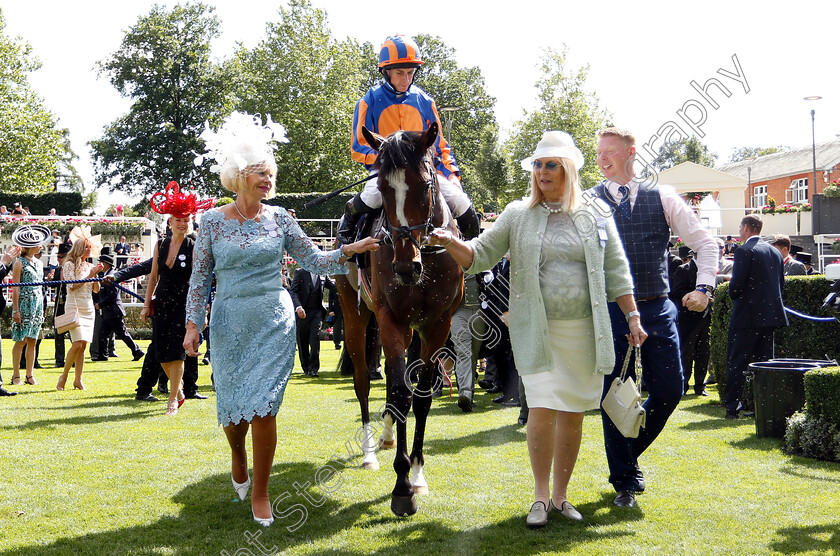 Magic-Wand-0011 
 MAGIC WAND (Ryan Moore) with Gay Smith and Sue Magnier after The Ribblesdale Stakes
Royal Ascot 21 Jun 2018 - Pic Steven Cargill / Racingfotos.com