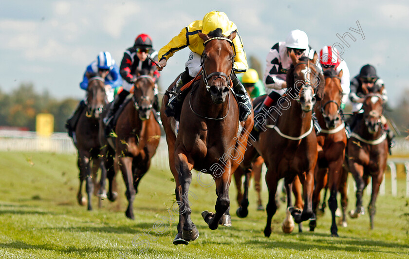 Beshaayir-0002 
 BESHAAYIR (Ryan Moore) wins The British Stallion Studs EBF Maiden Stakes Div2 Newbury 22 Sep 2017 - Pic Steven Cargill / Racingfotos.com