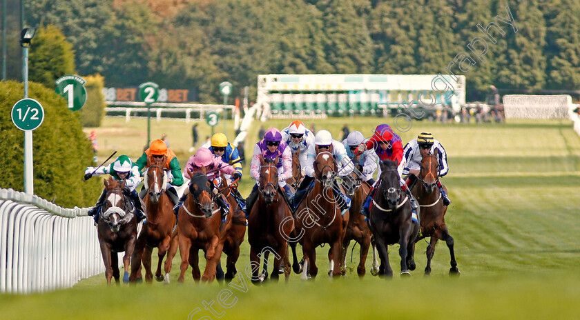 Justice-Lady-0002 
 JUSTICE LADY (2nd right, Shane Kelly) beats SUPER JULIUS (3rd right) and BAHAMIAN SUNRISE (3rd left) in The Betfinder By BetBright Handicap Sandown 2 Sep 2017 - Pic Steven Cargill / Racingfotos.com