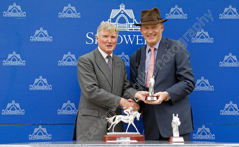 Juliet-Capulet-0009 
 Presentation by Richard Lancaster to John Gosden for The Shadwell Rockfel Stakes won by JULIET CAPULET Newmarket 29 Sep 2017 - Pic Steven Cargill / Racingfotos.com