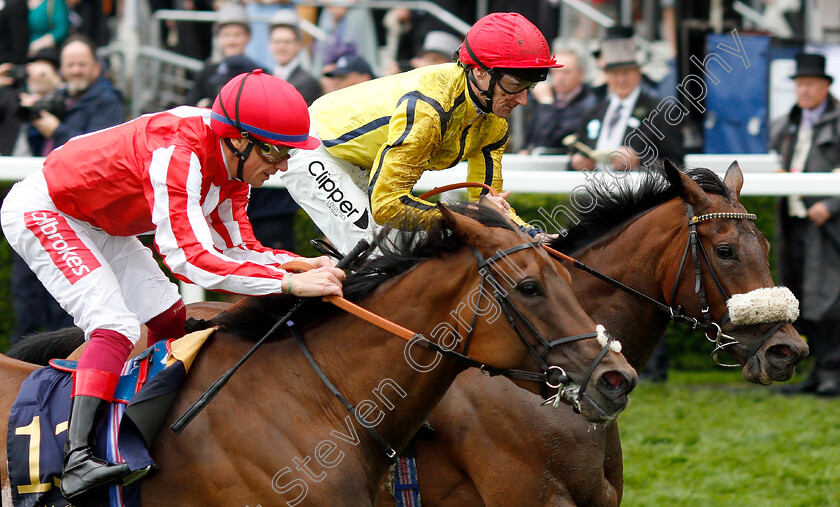 Move-Swiftly-0008 
 MOVE SWIFTLY (Daniel Tudhope) beats RAWDAA (left) in The Duke Of Cambridge Stakes
Royal Ascot 19 Jun 2019 - Pic Steven Cargill / Racingfotos.com