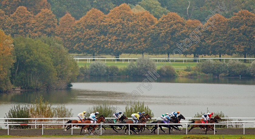 Kempton-0003 
 winner MOOLAZIM (yellow, James Doyle) in mid division down the back straight in The ROA Racing Post Owners Jackpot Handicap Kempton 25 Sep 2017 - Pic Steven Cargill / Racingfotos.com