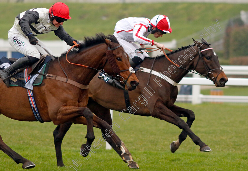 Altobelli-0003 
 ALTOBELLI (left, Bryan Carver) beats ASTON MARTINI (right) in The Betmgm Holloway's Handicap Hurdle
Ascot 18 Jan 2025 - Pic Steven Cargill / Racingfotos.com