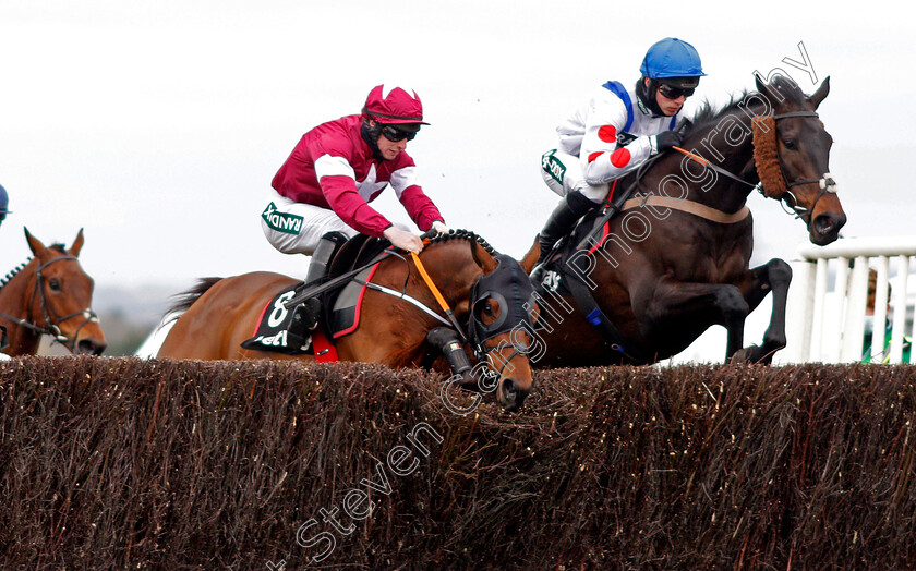 Clan-Des-Obeaux-0001 
 CLAN DES OBEAUX (right, Harry Cobden) on his way to winning the Betway Bowl Chase as TIGER ROLL (left, Jack Kennedy) blunders at the 3rd fence
Aintree 8 Apr 2021 - Pic Steven Cargill / Racingfotos.com