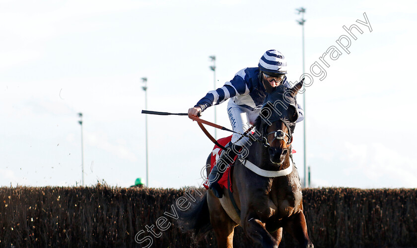 Katate-Dori-0003 
 KATATE DORI (Charlie Deutsch) wins The Ladbrokes Trophy Handicap Chase
Kempton 22 Feb 2025 - Pic Steven Cargill / Racingfotos.com