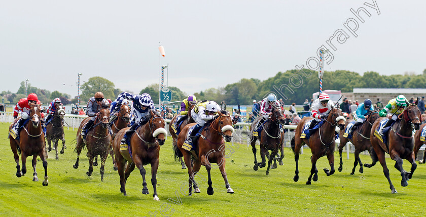 Dakota-Gold-0003 
 DAKOTA GOLD (centre, Connor Beasley) beats MAKANAH (left) in The Churchill Tyres Handicap
York 11 May 2022 - Pic Steven Cargill / Racingfotos.com