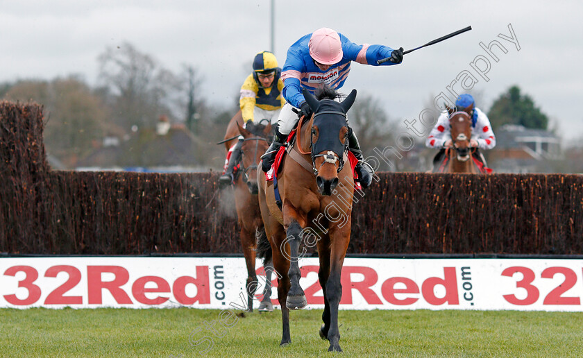 Cyrname-0005 
 CYRNAME (Sean Bowen) wins The 32Red.com Wayward Lad Novices Chase Kempton 27 Dec 2017 - Pic Steven Cargill / Racingfotos.com