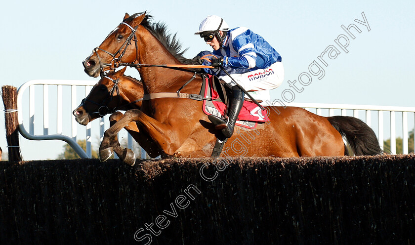 Copain-De-Classe-0001 
 COPAIN DE CLASSE (Harry Cobden) wins The Move Over To Matchbook Handicap Chase
Kempton 21 Oct 2018 - Pic Steven Cargill / Racingfotos.com