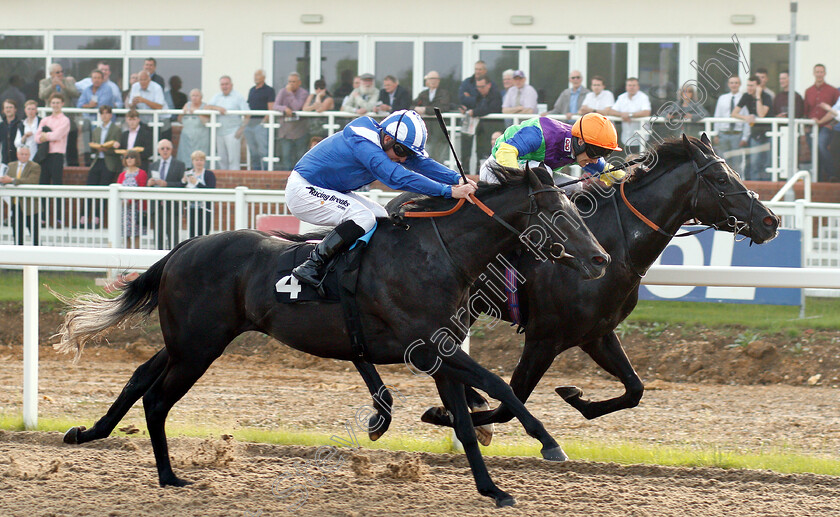 Voyager-Blue-0004 
 VOYAGER BLUE (right, Jason Hart) beats MOQARRAR (left) in The Extra Places At totesport.com Handicap
Chelmsford 31 May 2018 - Pic Steven Cargill / Racingfotos.com