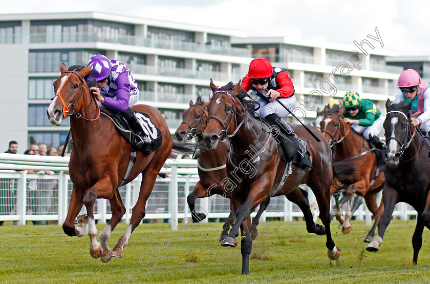 Orange-Suit-0002 
 ORANGE SUIT (Sean Levey) beats JACK CROW (centre) in The British Stallion Studs EBF Maiden Stakes Div1 Newbury 22 Sep 2017 - Pic Steven Cargill / Racingfotos.com