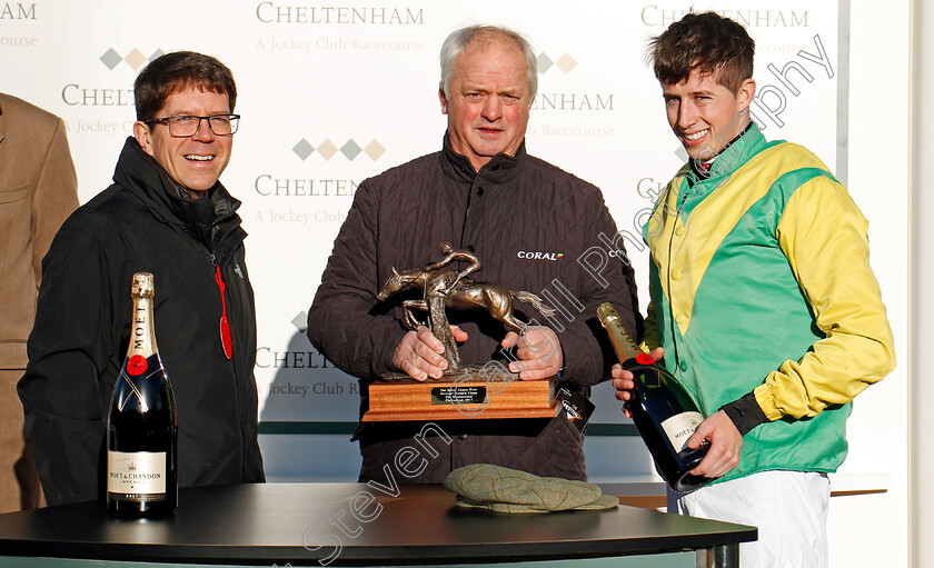 Sizing-Tennessee-0009 
 Presentation to Colin Tizzard and Bryan Cooper for The Horse Comes First Novices Chase won by SIZING TENNESSEE Cheltenham 15 Dec 2017 - Pic Steven Cargill / Racingfotos.com