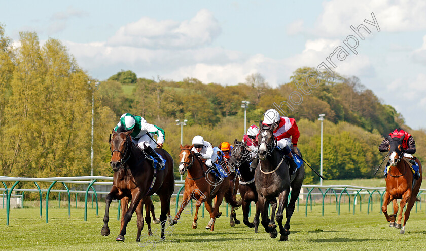 Dotted-Swiss-0001 
 DOTTED SWISS (left, Sean Levey) beats LITTLE BOY BLUE (right) in The Champions League Betting At 188bet Handicap Nottingham 1 May 2018 - Pic Steven Cargill / Racingfotos.com