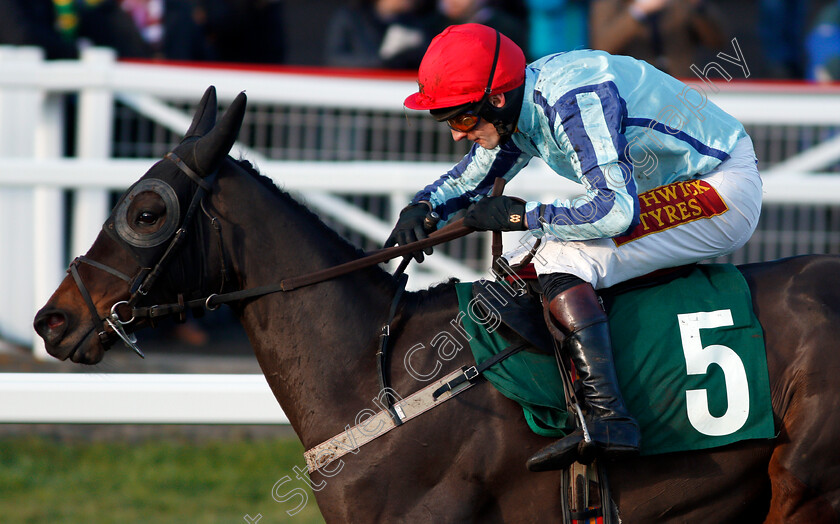 Smaoineamh-Alainn-0008 
 SMAOINEAMH ALAINN (James Best) wins The Catesby Handicap Hurdle Cheltenham 15 Dec 2017 - Pic Steven Cargill / Racingfotos.com