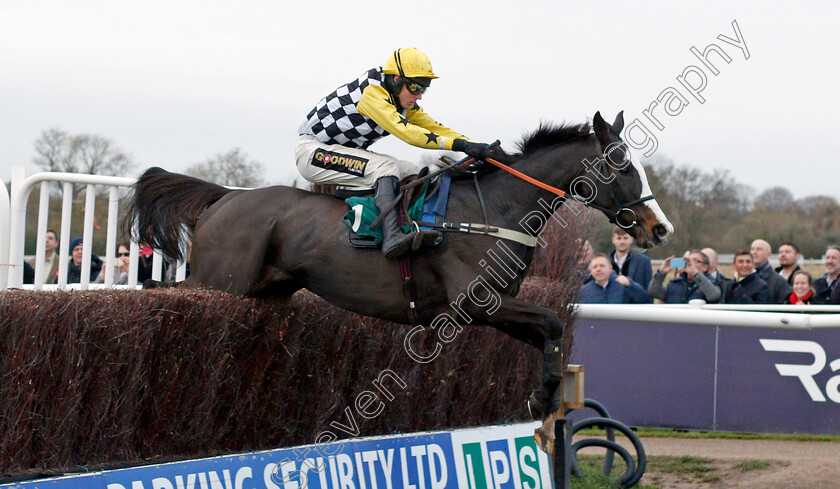 The-Glancing-Queen-0002 
 THE GLANCING QUEEN (Tom Cannon) wins The Actioncoach Invest In The Best Lady Godiva Mares Novices Chase
Warwick 9 Dec 2021 - Pic Steven Cargill / Racingfotos.com