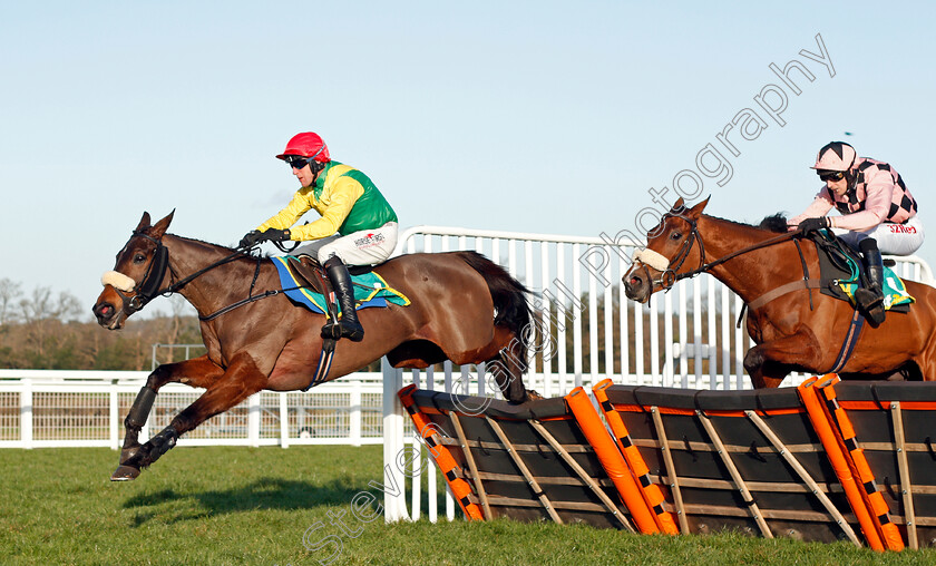 Magic-Of-Light-0003 
 MAGIC OF LIGHT (Robbie Power) beats SENSULANO (right) in The Bet365 Mares Hurdle
Ascot 18 Jan 2020 - Pic Steven Cargill / Racingfotos.com