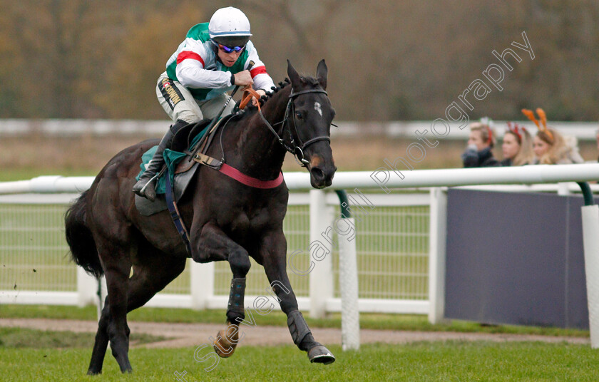 Brave-Seasca-0003 
 BRAVE SEASCA (Gavin Sheehan) wins The Champion Compressors Novices Handicap Chase
Warwick 9 Dec 2021 - Pic Steven Cargill / Racingfotos.com