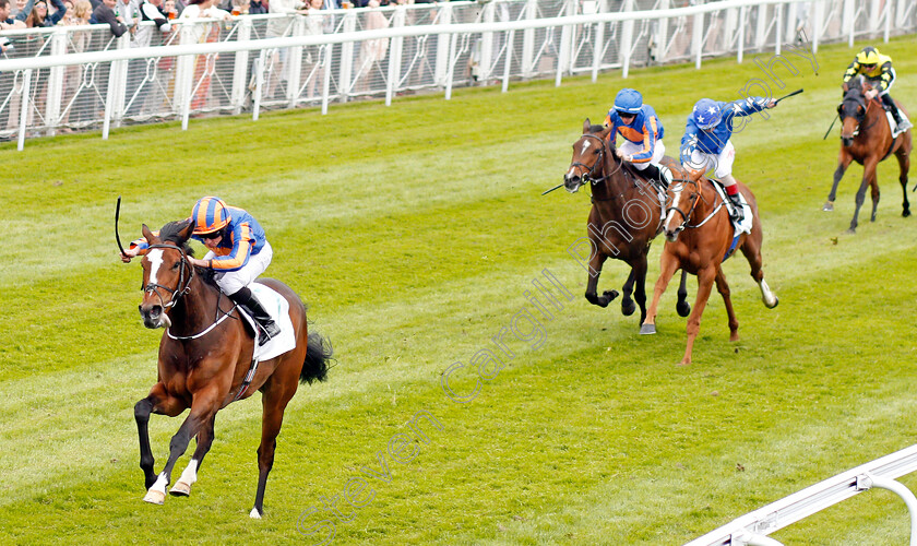 Magic-Wand-0005 
 MAGIC WAND (Ryan Moore) wins The Arkle Finance Cheshire Oaks Stakes Chester 9 May 2018 - Pic Steven Cargill / Racingfotos.com