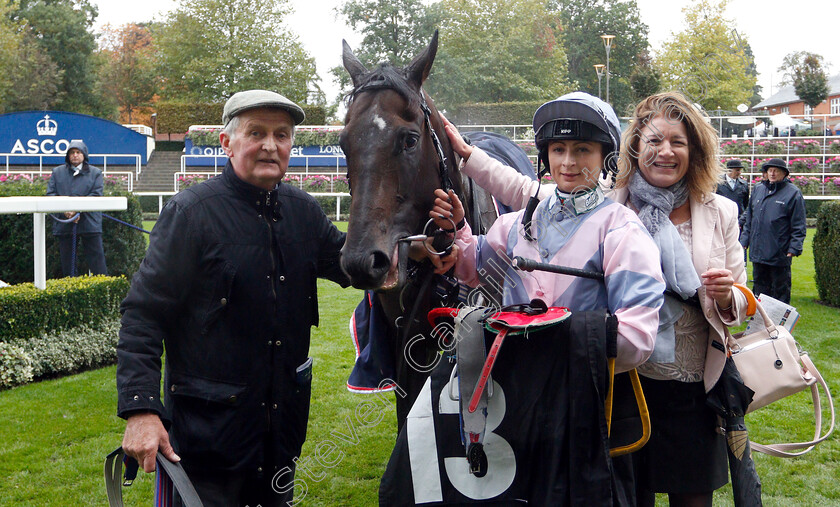 Erissimus-Maximus-0006 
 ERISSIMUS MAXIMUS (Nicola Currie) with trainer Chris Dwyer after The Mcgee Group Handicap
Ascot 6 Oct 2018 - Pic Steven Cargill / Racingfotos.com