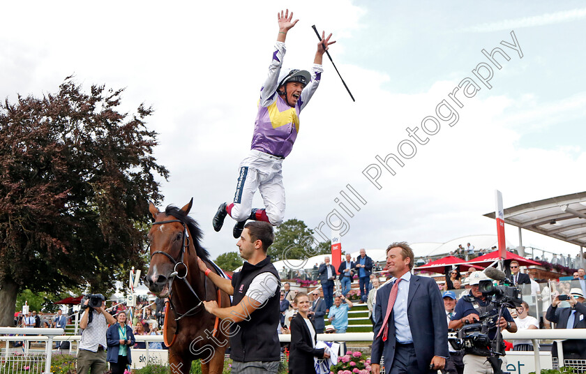 Kinross-0007 
 Frankie Dettori leaps from KINROSS after The Sky Bet City of York Stakes
York 20 Aug 2022 - Pic Steven Cargill / Racingfotos.com