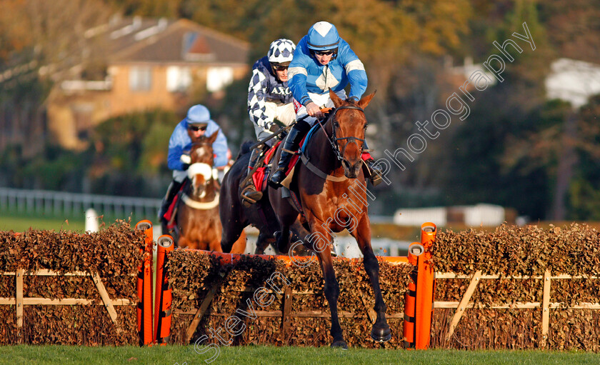 Maria s-Benefit-0002 
 MARIA'S BENEFIT (Ciaran Gethings) wins The Play Casino At 188bet Handicap Hurdle Sandown 12 Nov 2017 - Pic Steven Cargill / Racingfotos.com