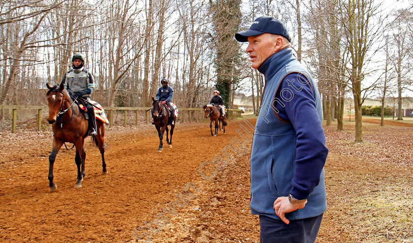 John-Gosden-0005 
 JOHN GOSDEN watches his two year olds return from the gallops at Newmarket 23 Mar 2018 - Pic Steven Cargill / Racingfotos.com