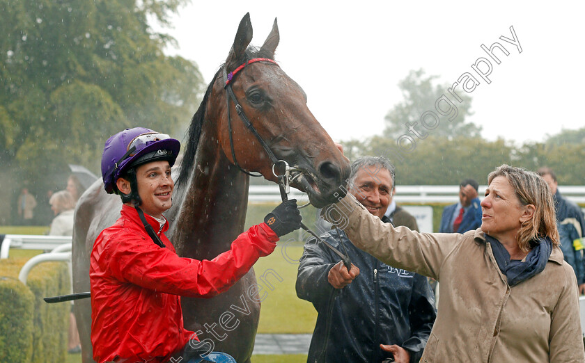 Magnolia-Springs-0007 
 MAGNOLIA SPRINGS (Charles Bishop) with trainer Eve Johnson Houghton after The netbet.co.uk Height Of Fashion Stakes Goodwood 24 May 2018 - Pic Steven Cargill / Racingfotos.com