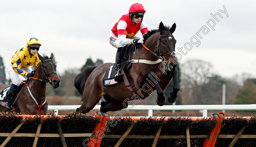 Slate-House-0001 
 SLATE HOUSE (Harry Cobden) Ascot 22 Dec 2017 - Pic Steven Cargill / Racingfotos.com