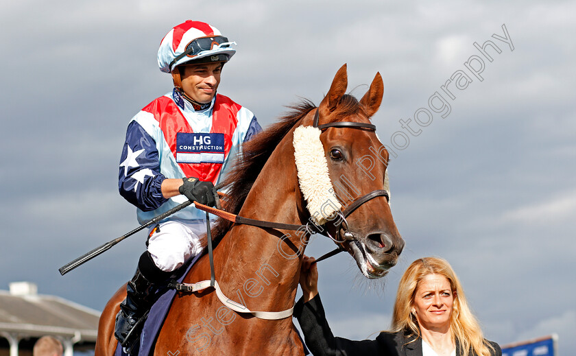 Desert-Skyline-0002 
 DESERT SKYLINE (Silvestre De Sousa) before winning The Doncaster Cup Doncaster 15 Sep 2017 - Pic Steven Cargill / Racingfotos.com