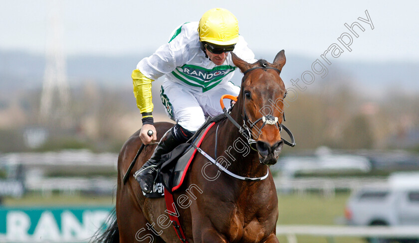 Three-Stripe-Life-0007 
 THREE STRIPE LIFE (Davy Russell) wins The Betway Mersey Novices Hurdle
Aintree 9 Apr 2022 - Pic Steven Cargill / Racingfotos.com