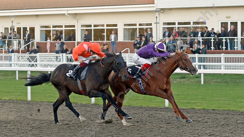 Karl-Carlston-0001 
 KARL CARLSTON (David Egan) beats MATHARU (left) in The Saint Francis Hospice Nursery
Chelmsford 3 Oct 2024 - Pic Steven Cargill / Racingfotos.com