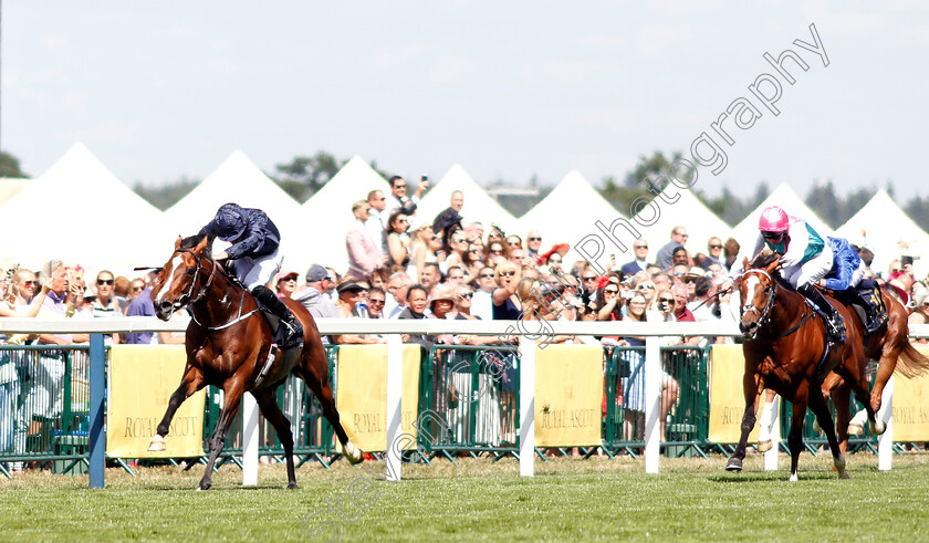 Hunting-Horn-0002 
 HUNTING HORN (Ryan Moore) wins The Hampton Court Stakes
Royal Ascot 21 Jun 2018 - Pic Steven Cargill / Racingfotos.com