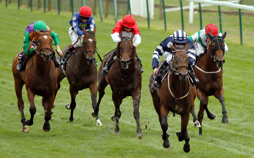 Isaan-Queen-0004 
 ISAAN QUEEN (Oisin Murphy) beats WATCHMYEVERYMOVE (left) in The Bombardier Beer Nursery
Yarmouth 20 Sep 2018 - Pic Steven Cargill / Racingfotos.com