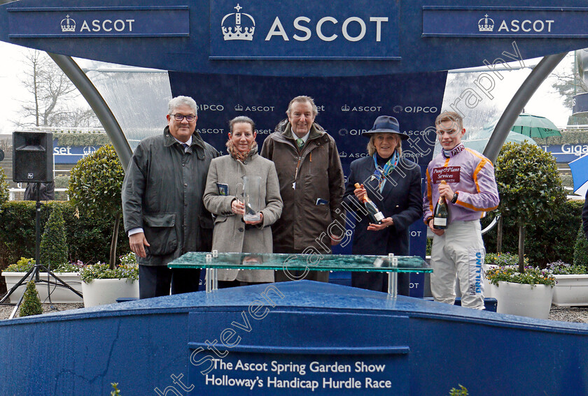 Jenkins-0012 
 Presentation for The Ascot Spring Garden Show Holloways Handicap Hurdle Ascot 20 Jan 2018 - Pic Steven Cargill / Racingfotos.com