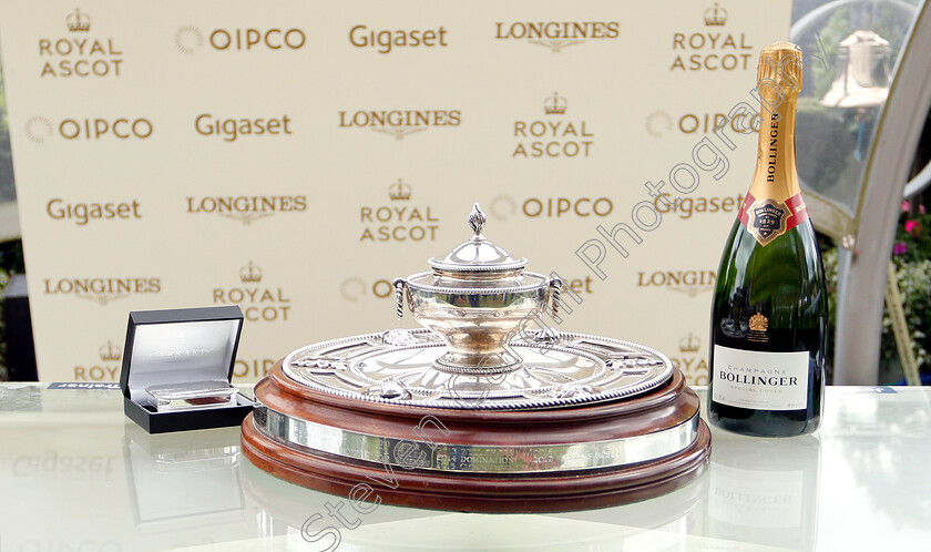 Trophies-Ascot-Stakes 
 Trophies for The Ascot Stakes
Royal Ascot 19 Jun 2018 - Pic Steven Cargill / Racingfotos.com