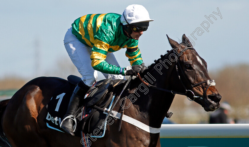 Chantry-House-0004 
 CHANTRY HOUSE (Nico de Boinville) wins The Betway Mildmay Novices Chase
Aintree 9 Apr 2021 - Pic Steven Cargill / Racingfotos.com