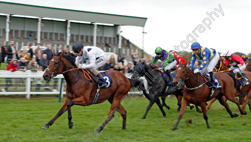 Sentinel-0002 
 SENTINEL (Stevie Donohoe) wins The John Kemp 4 x 4 Centre Of Norwich Handicap Yarmouth 24 Oct 2017 - Pic Steven Cargill / Racingfotos.com