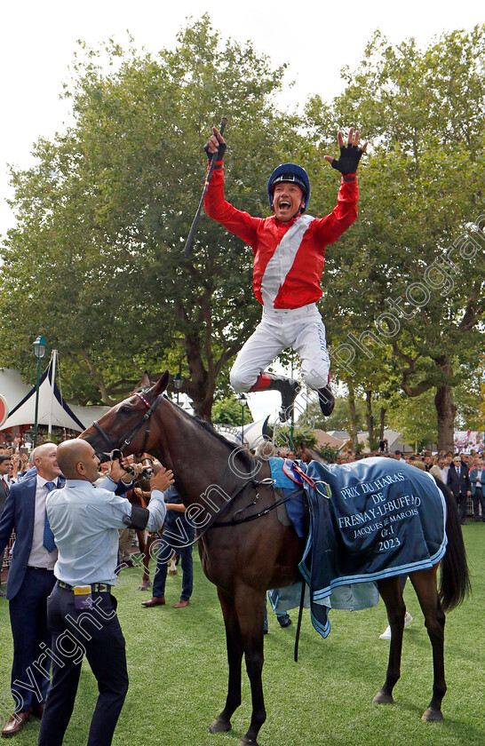 Inspiral-0013 
 Frankie Dettori leaps from INSPIRAL after winning The Prix du Haras de Fresnay-le-Buffard Jacques le Marois
Deauville 13 Aug 2023 - Pic Steven Cargill / Racingfotos.com