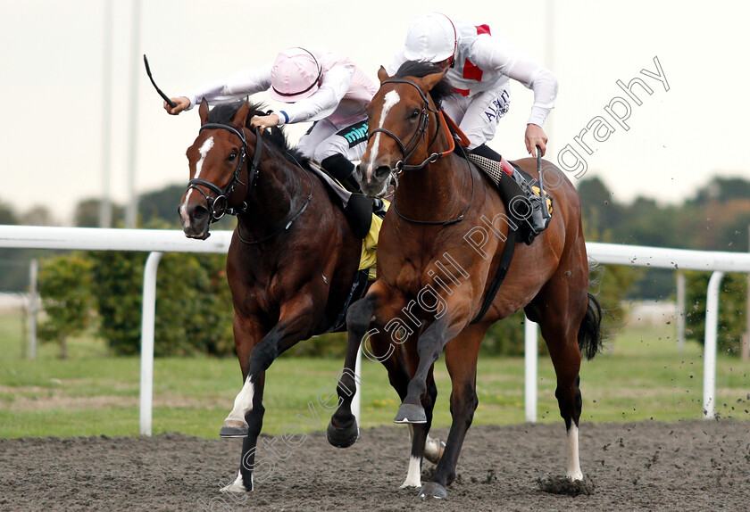 King s-Slipper-0006 
 KING'S SLIPPER (right, Adam Kirby) beats CROQUE MONSIEUR (left) in The 32red.com Handicap
Kempton 29 Aug 2018 - Pic Steven Cargill / Racingfotos.com