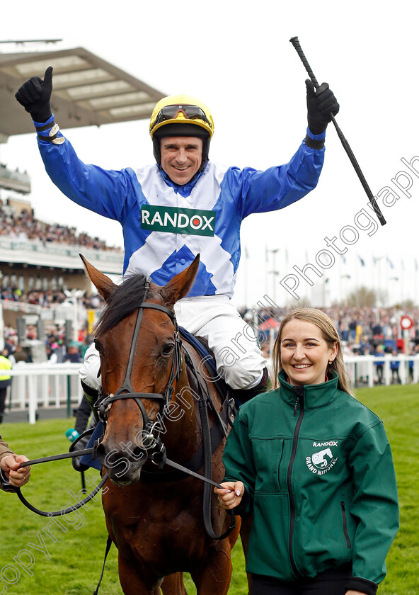 Kateira-0004 
 KATEIRA (Harry Skelton) winner of The William Hill Handicap Hurdle
Aintree 12 Apr 2024 - Pic Steven Cargill / Racingfotos.com