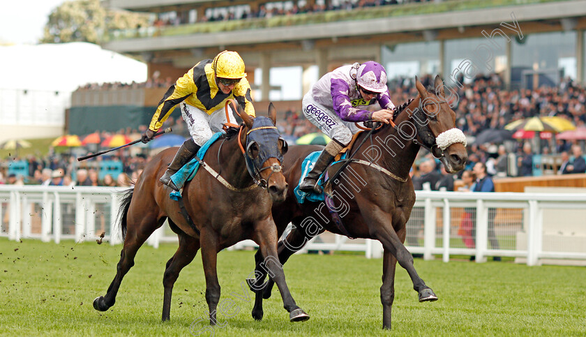 Landa-Beach-0004 
 LANDA BEACH (right, David Probert) beats DARKSIDEOFTARNSIDE (left) in The Canaccord Genuity Gordon Carter Handicap
Ascot 4 Oct 2019 - Pic Steven Cargill / Racingfotos.com