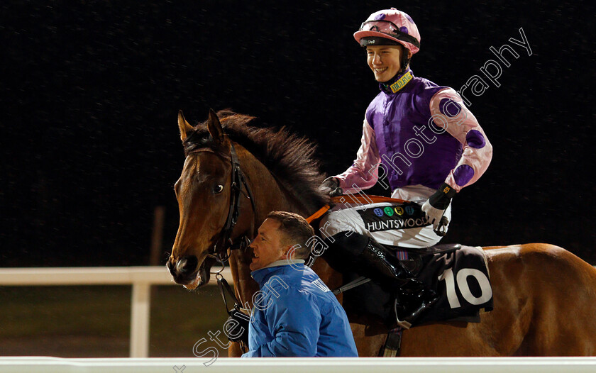 Dark-Magic-0001 
 DARK MAGIC (William Cox) Chelmsford 1 Dec 2017 - Pic Steven Cargill / Racingfotos.com