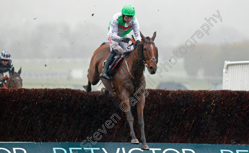 Perfect-Candidate-0001 
 PERFECT CANDIDATE (Paddy Brennan) wins The BetVictor.com Handicap Chase Cheltenham 18 Nov 2017 - Pic Steven Cargill / Racingfotos.com