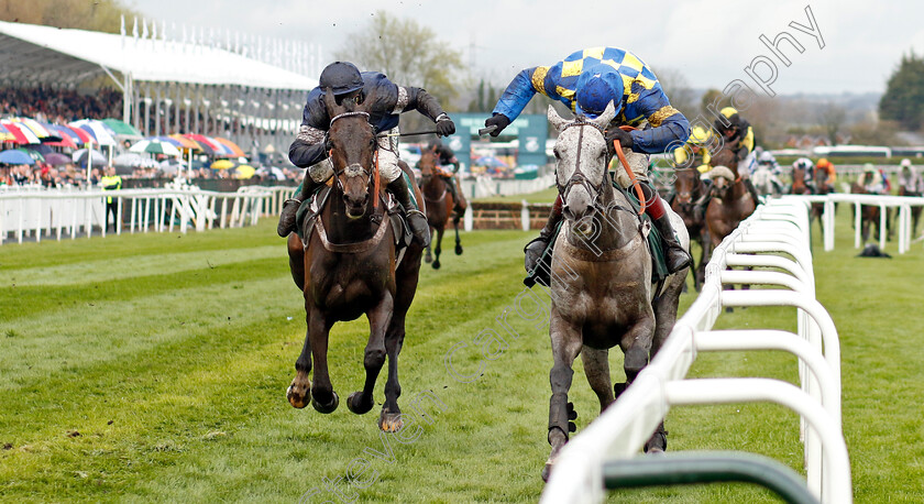 Bill-Baxter-0003 
 BILL BAXTER (right, Sam Twiston-Davies) beats FANTASTIC LADY (left) in The Randox Topham Handicap Chase
Aintree 14 Apr 2023 - Pic Steven Cargill / Racingfotos.com