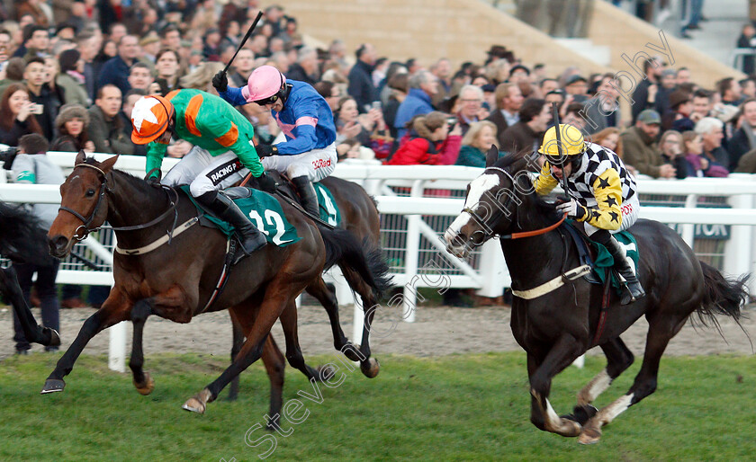 The-Glancing-Queen-0002 
 THE GLANCING QUEEN (right, Wayne Hutchinson) beats ROYAL ILLUSION (left) in The Karndean Mares Standard Open National Hunt Flat Race
Cheltenham 17 Nov 2018 - Pic Steven Cargill / Racingfotos.com