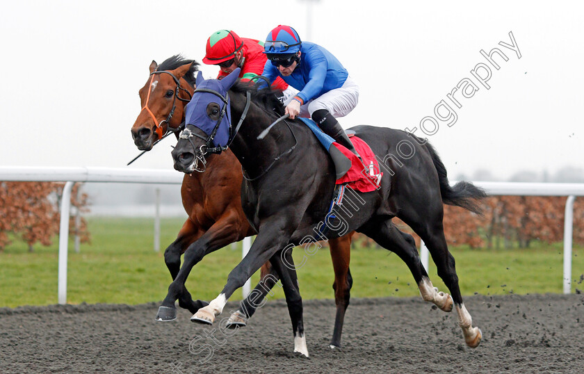 Fennaan-0004 
 FENNAAN (right, Robert Havlin) beats MAGNIFICENT (left) in The Bet At racinguk.com Novice Median Auction Stakes Div1 Kempton 11 Apr 2018 - Pic Steven Cargill / Racingfotos.com